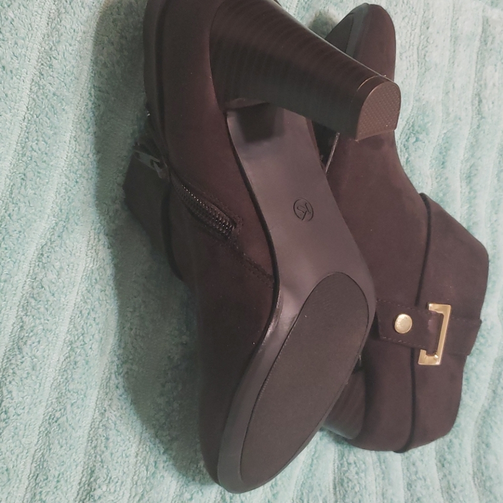 Shoes - Picture 4 of 4